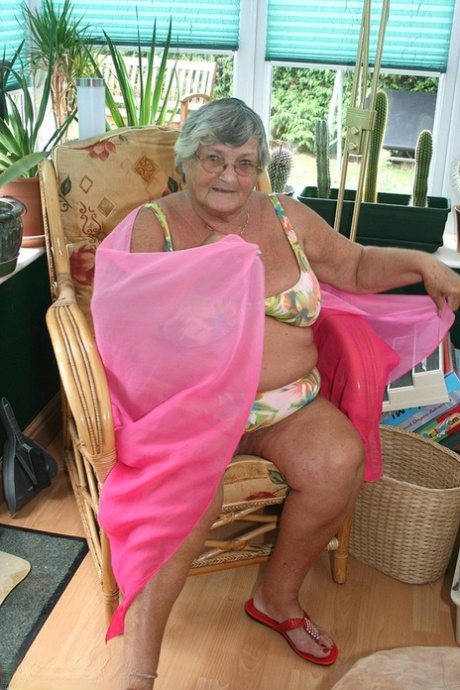 Old Lady Or Young Woman Bias Nude Pic