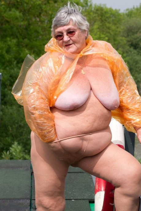 Miss Granny American Remake Nude Photo
