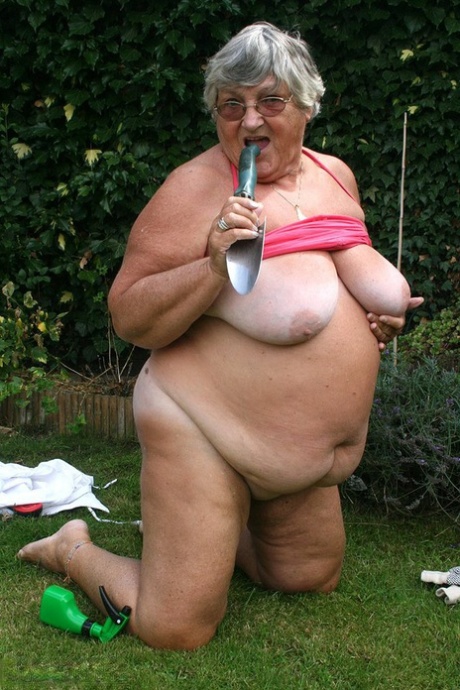 british granny playing gta hot pic