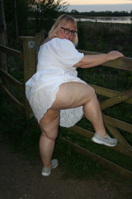 big hip granny free image