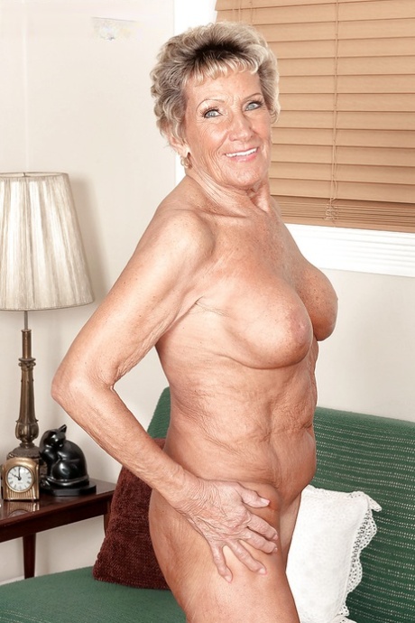 Sex Older Women Rht Stockings Naked Photo