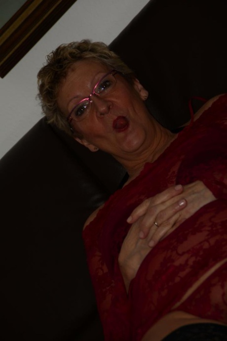 webcam granny self fisted nude pic