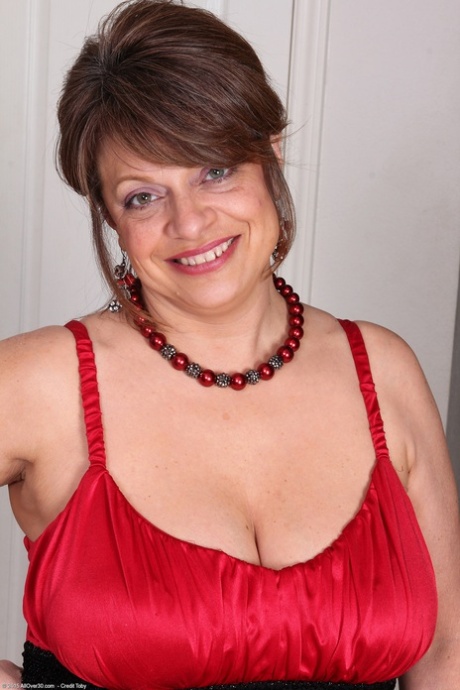 busty mature candid porno picture