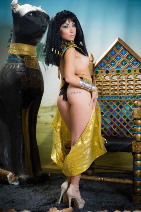 Cleopatra hot pictures