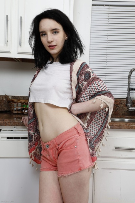 Lily Moon hot pics